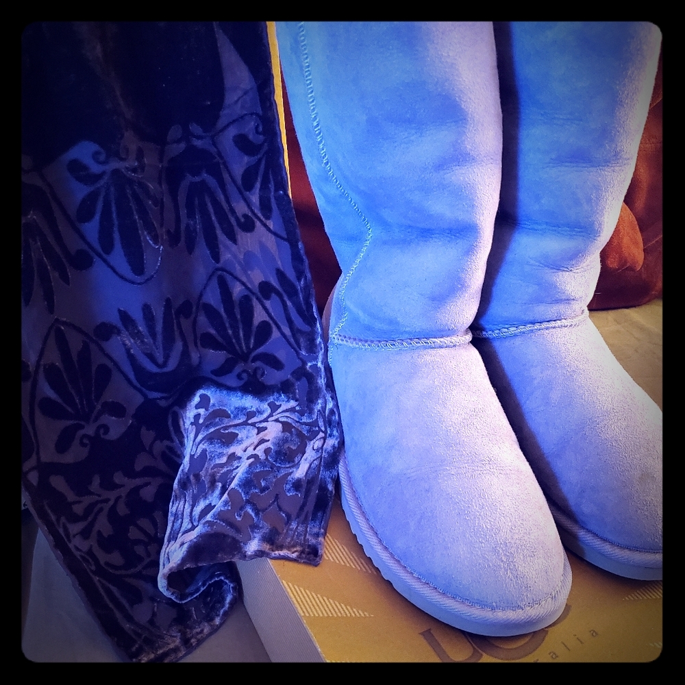 Uggs Lavender- Pretty Scarf included